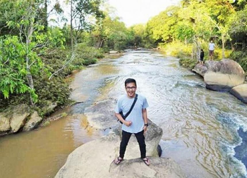 Riam Baper Zone, 1. Air Terjun Saka Dua, 2. Air Terjun Pancur Aji, 3. Air Terjun Riam Macan, 4. Air Terjun Riam Asam Telogah, 5. Riam Baper Zone, 6. Air Terjun Kujato, 7. Bukit Bellew, 8. Gunung Tiong Kandang, 9. Air Terjun Kajang, 10. Bukit Bengkawan, 11. Bukit Bakmunt, 12. Air Terjun Gurong Maloh, 13. Air Terjun Siling Embangai, 14. Wisata Air Terjun Entugun, 15. Kampung Wisata Sentana, 16. Jembatan Gantung Sekayam, 17. Air Terjun Nosok, 18. Hutan Belian Pulo Mas, 19. Air Terjun Jitok, 20. Keraton Surya Negara, 21. Batu Garam, 22. Masjid Agung Al Muawanah, 23. Hutan Kota Sabang Merah, 24. Danau Lait, 25. Air Terjun Gunung Naning, 26. Padong Buaya, 27. Bukit Boruh, 28. Rumah Panjang, 29. Sipatn Lotup, 30. Air Terjun Sirin Punti, 31. Wisata Goa Thang Raya, 32. My Dream Sanggau, 33. Batu Posok, 34. Kampung Santana, 35. Riam Kuta