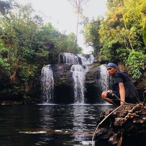 Riam Guntur via FB, 1. Pantai Samudera Indah, 2. Pulau Randayan, 3. Bukit Jamur, 4. Air Terjun Riam Merasap, 5. Miniland Batu Payung, 6. Goa Romo, 7. Hutan Adat, 8. Air Terjun Riam Berawan, 9. Pulau Lemukutan, 10. Air Terjun Riam Susok, 11. Riam Madi, 12. Riam Pelayo, 13. Riam Mubek, 14. Riam Baro, 15. Riam Erang, 16. Riam Pain’t Batah, 17. Riam Marum, 18. Riam Bangaram, 19. Riam Jugan, 20. Riam Mangkamang, 21. Riam Sangadum, 22. Air Terjun Seraung, 23. Air Panas (Spax), 24. Danau Taipi, 25. Riam Surut, 26. Air Terjun Riam Sejajah, 27. Riam Panggar, 28. Riam Mangoi, 29. Wisata Riam Manajur, 30. Riam Guntur, 31. Riam Budi, 32. Riam Benian, 33. Riam Belangin atau Kuweg, 34. Riam Batu Timah, 35. Riam Batu Susun, 36. Riam Batapsa, 37. Riam Ampang, 38. Air Terjun Riam Banyis, 39. Air Terjun Wong Prawan, 40. Air Terjun Saray Brunyau, 41. Pantai Gosong, 42. Bukit Sepancong, 43. Gunung Bawang
