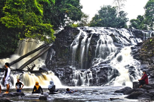 Riam Panggar via RImbacerdas.blogspotcom, 1. Pantai Samudera Indah, 2. Pulau Randayan, 3. Bukit Jamur, 4. Air Terjun Riam Merasap, 5. Miniland Batu Payung, 6. Goa Romo, 7. Hutan Adat, 8. Air Terjun Riam Berawan, 9. Pulau Lemukutan, 10. Air Terjun Riam Susok, 11. Riam Madi, 12. Riam Pelayo, 13. Riam Mubek, 14. Riam Baro, 15. Riam Erang, 16. Riam Pain’t Batah, 17. Riam Marum, 18. Riam Bangaram, 19. Riam Jugan, 20. Riam Mangkamang, 21. Riam Sangadum, 22. Air Terjun Seraung, 23. Air Panas (Spax), 24. Danau Taipi, 25. Riam Surut, 26. Air Terjun Riam Sejajah, 27. Riam Panggar, 28. Riam Mangoi, 29. Wisata Riam Manajur, 30. Riam Guntur, 31. Riam Budi, 32. Riam Benian, 33. Riam Belangin atau Kuweg, 34. Riam Batu Timah, 35. Riam Batu Susun, 36. Riam Batapsa, 37. Riam Ampang, 38. Air Terjun Riam Banyis, 39. Air Terjun Wong Prawan, 40. Air Terjun Saray Brunyau, 41. Pantai Gosong, 42. Bukit Sepancong, 43. Gunung Bawang