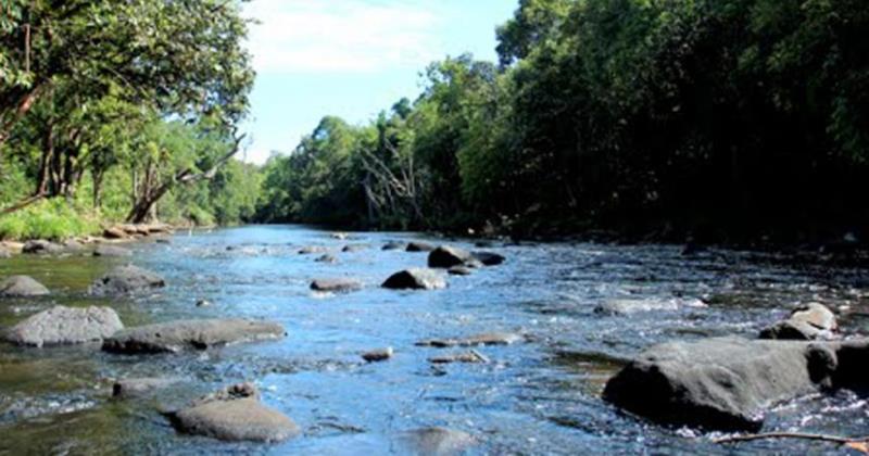 Riam Segiam, 1. Air Terjun Tengai, 2. Air Terjun Sosah Kain, 3. Air Terjun Sirin Punti, 4. Air Terjun Jungkong, 5. Air Terjun Pelaboh Bindang, 6. Air Terjun Hulu Katap, 7. Air Terjun Sungai Bayan, 8. Batu Jato, 9. Riam Segiam, 10. Air Terjun Menyumbung, 11. Makam Tertua Di Bumi Cidayo, 12. Air Terjun Nokan Cicak, 13. Batu Tinggi, 14. Air Terjun Semirah Putih, 15. Batu Bertulis, 16. Goa Lawang Kuari, 17. Air Terjun Gurung Sumpit, 18. Danau Simpi, 19. Bukit Burus Nanga Taman, 20. Air Terjun Nokan Nayan, 21. Rumah Panjang Sungai Antu, 22. Danau Engkaluk, 23. Makam Bukong, 24. Bukit Rentap, 25. Wisata Air Terjun Bukit Rentap, 26. Makam Raja Aji Melayu, 27. Rumah Tengkorak Manusia, 28. Batu Lingga Yoni Dara Muning, 29. Air Terjun Semirah Merambang, 30. Bukit Burang