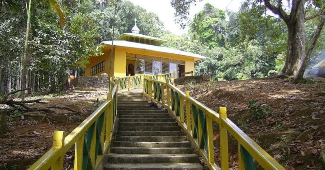 Sebukit Rama via Mempawahdistrict.blogspotcom, 1. Taman Mempawah, 2. Pantai Jungkat, 3. Mempawah Mangrove Park, 4. Sebukit Rama, 5. Wisata Nusantara, 6. Bukit Seliung, 7. Sungai Mempawah, 8. Pantai Paku Pulau Temajo, 9. Makam Habib Husein Al Qadri, 10. Pantai Ancol Penibung, 11. Wisata Air Terjun Sambora, 12. Polaria Tanjung Pagar, 13. Goa Alam Santok, 14. Istana Amantubillah, 15. Pantai Kijing, 16. Danau Hijau, 17. Bukit Peniraman, 18. Wisata Pemandian Di Kaki Bukit Anjongan, 19. Bukit Wangkang, 20. Makam Opu Daeng Manambon, 21. Pantai Tanjung Burung