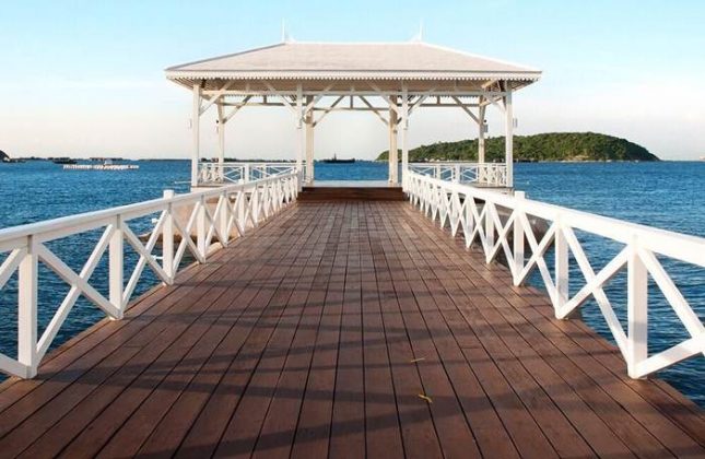 Sinka Island Park via IG @travorama, 1. Pantai Kijing, 2. Tugu Khatulistiwa, 3. Museum Negeri Sejarah Budaya Khas, 4. Keraton Kadriah, 5. Rumah Bentang Radakng, 6. Masjid Jami’ Pontianak, 7. Kampung Wisata Kuantan, 8. Pantai Pasir Panjang, 9. Aloe Vera Center, 10. Paradise-Q Waterpark, 11. Taman Bukit Bougenville, 12. Makam Kesultanan Batulayang, 13. Taman Nasional Gunung Palung, 14. Lemukutan Island, 15. Pelabuhan Seng Hie, 16. Bukit Penjamur Bengkayang, 17. Hutan Kota Untan, 18. Taman Alun – Alun Kapuas, 19. Air Terjun Riam Merasap, 20. Kampung Beting, 21. Danau Biru Singkawang, 22. Pulau Randayan, 23. Pulau Temajuk, 24. Jembatan Kapuas, 25. Pantai Kura – Kura, 26. Pantai Batu Burung, 27. Pantai Sedau, 28. Sinka Island Park, 29. Danau Tadow Indah, 30. Air Terjun Eria, 31. Wisata Air Terjun Sibohe, 32. Cagar Alam Raya Pasi, 33. Bukit Rindu Alam, 34. Taman Gayung Bersambut, 35. Taman Cinta Pajintan, 36. Taman Batu Belimbing, 37. Tugu Digulis atau Tugu Bambu Runcing Pontianak, 38. Vihara Bodhisatva Karaniya Metta, 39. Kapuas River Cruise, 40. Masjid Raya Mujahidin, 41. Waterboom Gunung Poteng