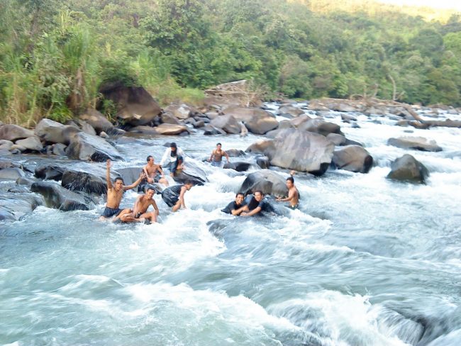 Sungai Belaban via Blonagmempawah.blogspotcom, 1. Air Terjun Entoba, 2. Sungai Desa Nyanggai, 3. Air Terjun Gurung Melawi, 4. Pemandian KM 10, 5. Danau Lobur, 6. Jembatan Gantung Desa Nanga Menunuk, 7. Sungai Belaban, 8. Air Terjun Nibung, 9. Sungai Pinoh, 10. Embung Bemban, 11. Danau Biru Melawi, 12. Air Terjun Sahai Penahan, 13. Taman Nasional Bukit Raya Bukit Baka, 14. Riam Sengiang, 15. Batu Licin, 16. Sungai Melaw, 17. Bukit Matok, 18. Tugu Republik Indonesia Serikat, 19. Bukit Lintang, 20. Tugu Juang, 21. Air Terjun Sahai Apat, 22. Bukit Saran, 23. Sungai Desa Tiong Keranjik, 24. Padang Rumput Desa Sidomulyo, 25. Air Terjun Sahai Sawit, 26. Air Terjun Sahai Pelangkah, 27. Air Terjun Desa Ella Hulu, 28. Kolam Stadion Olahraga, 29. Yayasan Mawar, 30. Bukit Desa Nanga Siyai, 31. Bukit Desa Domet Permai, 32. Bukit Batu Menangis, 33. Air Terjun Kumpang Arang, 34. Gunung Kelam, 35. Air Terjun Siling Lubang Kuter, 36. Sungai Kayan