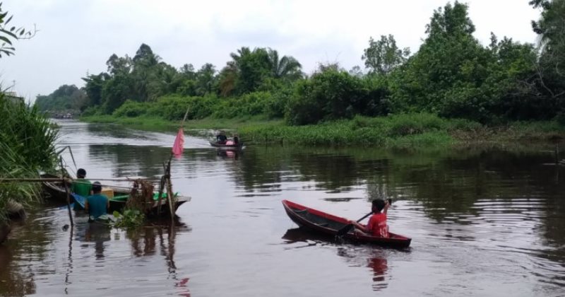 Sungai Kapuas Rasau Jaya via Antaranews, 1. Situs Kerajaan Kubu, 2. Gunung Ambawang, 3. Dermaga Batu Ampar, 4. Sungai Kapuas Rasau Jaya, 5. Alam Batu Gajah Kubu Raya, 6. Air Terjun Bidang Bahar, 7. Sungai Kakap, 8. Batu Masjid, 9. Pulau Randayan, 10. Taman Fantasi, 11. Desa Jawa Tengah, 12. Batu/Bukit Wangkang, 13. Waterpark Paradis Q, 14. Wisata Hutan Albasia, 15. Kelenteng Timbul, 16. Taman Agrowisata Rekadena, 17. Taman Fantasia, 18. Pantai Tengkuyung, 19. Tugu Ali Anyang, 20. Hutan Mangrove Batu Ampar, 21. Air Terjun Teluk Pakedai, 22. Rajati Flower Garden, 23. Wisata Balek Kampong, 24. Wisata Danau Ho’Ce