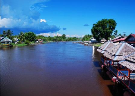 Sungai Mempawah, 1. Taman Mempawah, 2. Pantai Jungkat, 3. Mempawah Mangrove Park, 4. Sebukit Rama, 5. Wisata Nusantara, 6. Bukit Seliung, 7. Sungai Mempawah, 8. Pantai Paku Pulau Temajo, 9. Makam Habib Husein Al Qadri, 10. Pantai Ancol Penibung, 11. Wisata Air Terjun Sambora, 12. Polaria Tanjung Pagar, 13. Goa Alam Santok, 14. Istana Amantubillah, 15. Pantai Kijing, 16. Danau Hijau, 17. Bukit Peniraman, 18. Wisata Pemandian Di Kaki Bukit Anjongan, 19. Bukit Wangkang, 20. Makam Opu Daeng Manambon, 21. Pantai Tanjung Burung