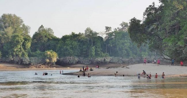 Sungai Pinoh via Bombasticborneo, 1. Air Terjun Entoba, 2. Sungai Desa Nyanggai, 3. Air Terjun Gurung Melawi, 4. Pemandian KM 10, 5. Danau Lobur, 6. Jembatan Gantung Desa Nanga Menunuk, 7. Sungai Belaban, 8. Air Terjun Nibung, 9. Sungai Pinoh, 10. Embung Bemban, 11. Danau Biru Melawi, 12. Air Terjun Sahai Penahan, 13. Taman Nasional Bukit Raya Bukit Baka, 14. Riam Sengiang, 15. Batu Licin, 16. Sungai Melaw, 17. Bukit Matok, 18. Tugu Republik Indonesia Serikat, 19. Bukit Lintang, 20. Tugu Juang, 21. Air Terjun Sahai Apat, 22. Bukit Saran, 23. Sungai Desa Tiong Keranjik, 24. Padang Rumput Desa Sidomulyo, 25. Air Terjun Sahai Sawit, 26. Air Terjun Sahai Pelangkah, 27. Air Terjun Desa Ella Hulu, 28. Kolam Stadion Olahraga, 29. Yayasan Mawar, 30. Bukit Desa Nanga Siyai, 31. Bukit Desa Domet Permai, 32. Bukit Batu Menangis, 33. Air Terjun Kumpang Arang, 34. Gunung Kelam, 35. Air Terjun Siling Lubang Kuter, 36. Sungai Kayan