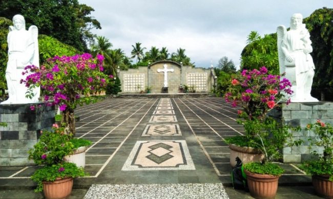 Taman Doa Bunda Maria, 1. Pantai Toyolaya, 2. Pulau Wunga Laguna, 3. Pantai Tureloto, 4. Pantai Gawu Soyo, 5. Pulau Asu, 6. Pantai Sorake, 7. Desa Adat Bawomataluo, 8. Desa Wisata Orahili, 9. Museum Pusaka Suku Nias, 10. Air Terjun Humogo, 11. Kepulauan Hinako, 12. Pantai Karang Falaete, 13. Air Terjun Mondrowe, 14. Pantai Sifahandro, 15. Pulau Tello, 16. Pulau Sibele, 17. Taman Doa Bunda Maria, 18. Teluk Bengkuang, 19. Pantai Asi Walo, 20. Pasir Putih Pulau Impian, 21. Masjid Agung Ar-Rahman, 22. Teluk Rusa, 23. Pantai Hilisataro Toma, 24. Jembatan O,ou, 25. Pantai Siabang