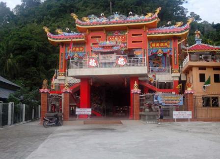 Vihara Bumi Raya Pemangkat, 1. Pulau Selimpai, 2. Tugu Terigas Sambas, 3. Pantai Temajuk, 4. Pantai Kalang Bahu, 5. Makam Keramat Bantilan, 6. Monument Ketupat Berdarah, 7. Pantai Camar Wulan, 8. Pantai Bukit Raya Putri Serai, 9. Pantai Tanjung Batu, 10. Pantai Mauludin, 11. Tanjung Dato, 12. Sungai Sambas, 13. Pantai Tanjung Bendera, 14. Pantai Dungun Laut, 15. Taman Wisata Alam Gunung Asuansang, 16. Masjid Jami’ Keraton Sambas, 17. Jembatan Sambas, 18. Danau Sebedang, 19. Pantai Kampak Indah, 20. Pantai Putri Serayi, 21. Kebun Raya Sambas, 22. Pantai Selimpai, 23. Pantai Tanjung Kemuning, 24. Pantai Tanjung Datu, 25. Keraton Sambas, 26. Pantai Mutusan, 27. Pantai Sinam, 28. Vihara Bumi Raya Pemangkat, 29. Museum Negeri Perjuangan, 30. Taman Wisata Alam Gunung Melintang, 31. Air Terjun Berasap, 32. Pantai Polaria, 33. Air Terjun Riam Canggat, 34. Istana Alwatzikoebillah, 35. Gereja Katolik Kristus Raja Paroki Sambas, 36. Taman Wisata Alam Tanjung Belimbing, 37. Pantai Arum Medang, 38. Taman LUNGGI Sambas, 39. Danau Biru Selakau Timur, 40. Pantai Batu Nenek, 41. Air Terjun Riam Merasap, 42. Bukit Liteng, 43. Pos Lintas Batas Negara Aruk, 44. Goa Alam Santok