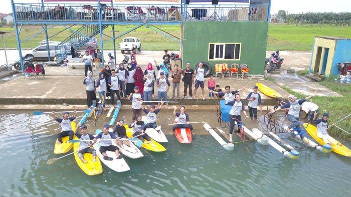 Wisata Danau Ho’Ce via Tribunpontianak - Tempat Wisata Di Kubu Raya, 1. Situs Kerajaan Kubu, 2. Gunung Ambawang, 3. Dermaga Batu Ampar, 4. Sungai Kapuas Rasau Jaya, 5. Alam Batu Gajah Kubu Raya, 6. Air Terjun Bidang Bahar, 7. Sungai Kakap, 8. Batu Masjid, 9. Pulau Randayan, 10. Taman Fantasi, 11. Desa Jawa Tengah, 12. Batu/Bukit Wangkang, 13. Waterpark Paradis Q, 14. Wisata Hutan Albasia, 15. Kelenteng Timbul, 16. Taman Agrowisata Rekadena, 17. Taman Fantasia, 18. Pantai Tengkuyung, 19. Tugu Ali Anyang, 20. Hutan Mangrove Batu Ampar, 21. Air Terjun Teluk Pakedai, 22. Rajati Flower Garden, 23. Wisata Balek Kampong, 24. Wisata Danau Ho’Ce