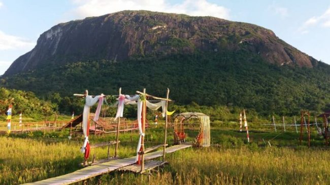 Wisata Sawah Adau Kelam via IG @sawahadau, 1. Air Terjun Lepung Iring, 2. Taman Nasional Bukit Baka, 3. Hutan Wisata Baning, 4. Museum Kapuas Raya, 5. Istana Al Mukarramah, 6. Nohkan Tolangit, 7. Danau Jemelak, 8. Panorama Kedah Tempunak, 9. Rumah Betang Ensaid Panjang, 10. Wisata Gunung Kelam, 11. Danau Gucci, 12. Air Terjun Nokan Nayan, 13. Wisata Rohani Bukit Kelam, 14. Galeri Motor Bandong, 15. Wisata Sawah Adau Kelam, 16. Masjid Jami Sultan Nata, 17. Museum Dara Juanti, 18. Makam Aji Melayu Sepauk atau Makam pangeran Kuning, 19. Situs Sejarah Batu Dara Muning, 20. Batu Lingga Yoni dan Batu Nandi, 21. Gereja Katedral Sintang, 22. Tugu Pancasila Kota Sintang, 23. Taman Alun – alun Kapuas, 24. Serantung Water Park, 25. Rumah Kapal, 26. Tugu Bank Indonesia
