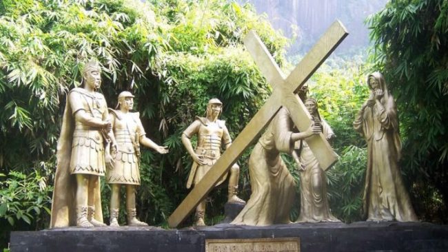 Wisata Rohani Bukit Kelam via IG @wisatasintang, 1. Air Terjun Lepung Iring, 2. Taman Nasional Bukit Baka, 3. Hutan Wisata Baning, 4. Museum Kapuas Raya, 5. Istana Al Mukarramah, 6. Nohkan Tolangit, 7. Danau Jemelak, 8. Panorama Kedah Tempunak, 9. Rumah Betang Ensaid Panjang, 10. Wisata Gunung Kelam, 11. Danau Gucci, 12. Air Terjun Nokan Nayan, 13. Wisata Rohani Bukit Kelam, 14. Galeri Motor Bandong, 15. Wisata Sawah Adau Kelam, 16. Masjid Jami Sultan Nata, 17. Museum Dara Juanti, 18. Makam Aji Melayu Sepauk atau Makam pangeran Kuning, 19. Situs Sejarah Batu Dara Muning, 20. Batu Lingga Yoni dan Batu Nandi, 21. Gereja Katedral Sintang, 22. Tugu Pancasila Kota Sintang, 23. Taman Alun – alun Kapuas, 24. Serantung Water Park, 25. Rumah Kapal, 26. Tugu Bank Indonesia