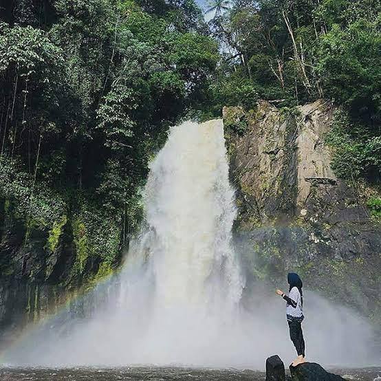 Wisata Riam Manajur via FB, 1. Pantai Samudera Indah, 2. Pulau Randayan, 3. Bukit Jamur, 4. Air Terjun Riam Merasap, 5. Miniland Batu Payung, 6. Goa Romo, 7. Hutan Adat, 8. Air Terjun Riam Berawan, 9. Pulau Lemukutan, 10. Air Terjun Riam Susok, 11. Riam Madi, 12. Riam Pelayo, 13. Riam Mubek, 14. Riam Baro, 15. Riam Erang, 16. Riam Pain’t Batah, 17. Riam Marum, 18. Riam Bangaram, 19. Riam Jugan, 20. Riam Mangkamang, 21. Riam Sangadum, 22. Air Terjun Seraung, 23. Air Panas (Spax), 24. Danau Taipi, 25. Riam Surut, 26. Air Terjun Riam Sejajah, 27. Riam Panggar, 28. Riam Mangoi, 29. Wisata Riam Manajur, 30. Riam Guntur, 31. Riam Budi, 32. Riam Benian, 33. Riam Belangin atau Kuweg, 34. Riam Batu Timah, 35. Riam Batu Susun, 36. Riam Batapsa, 37. Riam Ampang, 38. Air Terjun Riam Banyis, 39. Air Terjun Wong Prawan, 40. Air Terjun Saray Brunyau, 41. Pantai Gosong, 42. Bukit Sepancong, 43. Gunung Bawang