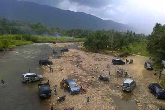 Aek Hapung - tempat wisata di Padang Lawas, 1. Danau Tao, 2. Batu Kapur Paranginan, 3. Air Terjun Siranap, 4. Aek Siraisan, 5. Aek Milas Paringgonan Sibuhuan, 6. Air Terjun Katobung, 7. Desa Bangun Purba, 8. Pasar Sibuhuan, 9. Candi Bahal, 10. Candi Tandihat, 11. Candi Sipamutung, 12. Danau Gayambang, 13. Waterboom Gunung Tua Paluta, 14. Candi Sangkilon, 15. Bendungan Janjimanahan Sil, 16. Aek Hapung, 17. Danau Tasik, 18. Parmata Sapihak, 19. Hutan Lindung Sosopan