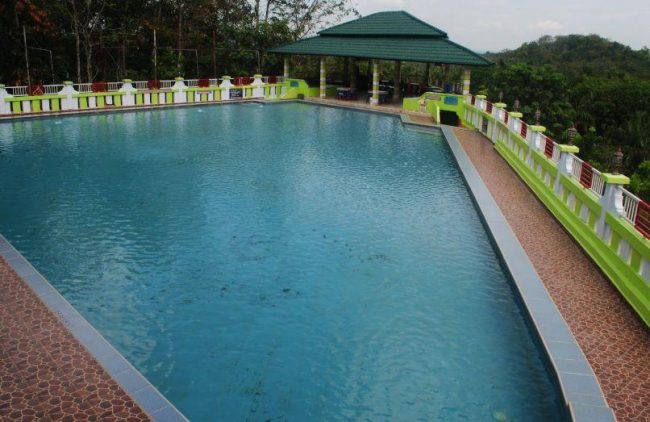 Aek Milas Paringgonan Sibuhuan, 1. Danau Tao, 2. Batu Kapur Paranginan, 3. Air Terjun Siranap, 4. Aek Siraisan, 5. Aek Milas Paringgonan Sibuhuan, 6. Air Terjun Katobung, 7. Desa Bangun Purba, 8. Pasar Sibuhuan, 9. Candi Bahal, 10. Candi Tandihat, 11. Candi Sipamutung, 12. Danau Gayambang, 13. Waterboom Gunung Tua Paluta, 14. Candi Sangkilon, 15. Bendungan Janjimanahan Sil, 16. Aek Hapung, 17. Danau Tasik, 18. Parmata Sapihak, 19. Hutan Lindung Sosopan