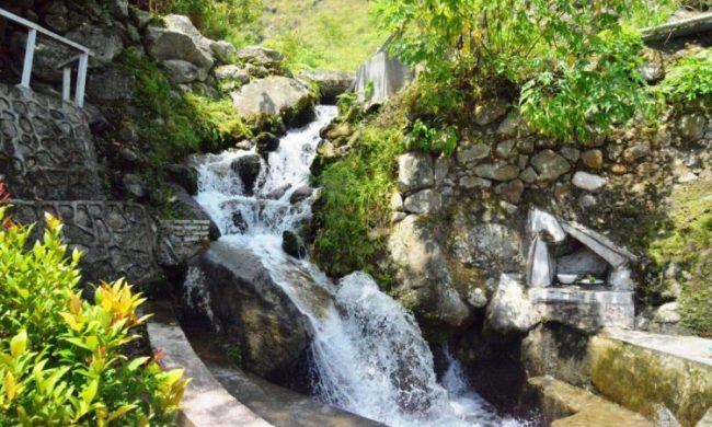 Aek Sipangolu Bakkara - tempat wisata di Humbang Hasundutan, 1. Air Terjun Pollung, 2. Air Terjun Simolap, 3. Tugu Salak Pakkat, 4. Air Terjun Simamora, 5. Air Terjun Janji, 6. Wisata Geosite Sipinsur, 7. Istana Sisingamangaraja, 8. Tombak Sulusulu, 9. Pemandian Aek Sitio – tio, 10. Aek Sipangolu Bakkara, 11. Air Terjun Sibokkik, 12. Air Terjun Sipulak, 13. Air Terjun Huta Ambasang, 14. Batu Hundul – Hundulan, 15. Hariara Tungkot, 16. Aek Sipangolu Bakkara, 17. Pulau Simamora, 18. Bukit Bakara, 19. Danau Tao Silosung, 20. Restoran Apung Desa Tipang