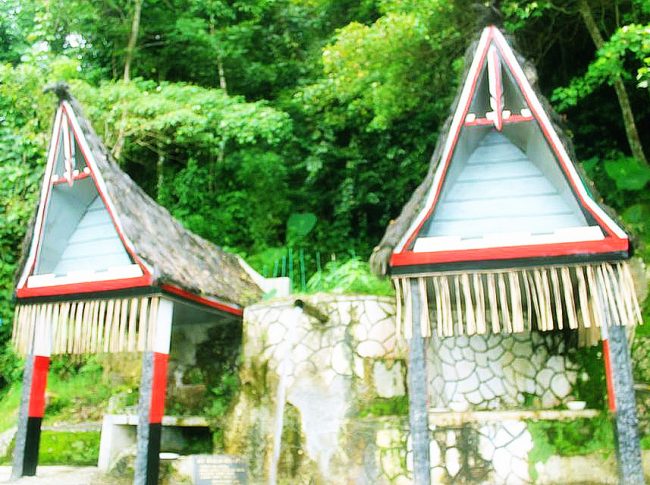 Aek Sipaulak Hosa Loja via Baturraja.wordpresscom, 1. Danau Sicike Cikex, 2. Rumah Adat Pakpak, 3. Pemandian Lau Timah, 4. Tao Silalahi, 5. Bukit Siadtaratas, 6. Tigalingga , 7. Puncak Sidiangkat, 8. Taman Wisata Iman Sitinjo, 9. Parhonasan Daihonas Lae Parira, 10. Sungai Lau Renun, 11. Aek Sipaulak Hosa Loja, 12. Air Terjun Lae Pendaroh, 13. Pantai Lala, 14. Tugu Silahi Sabungan, 15. Pantai Silalahi, 16. Letter Z, 17. Gedung Nasional Djauli Manik, 18. Air Terjun Lau Baski, 19. Kolam Renang Cinandung Mbulan