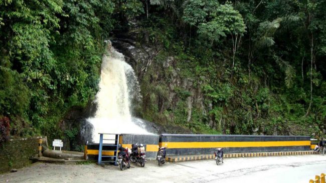 Air Terjun Lae Pendaroh via Sumut24, 1. Danau Sicike Cikex, 2. Rumah Adat Pakpak, 3. Pemandian Lau Timah, 4. Tao Silalahi, 5. Bukit Siadtaratas, 6. Tigalingga , 7. Puncak Sidiangkat, 8. Taman Wisata Iman Sitinjo, 9. Parhonasan Daihonas Lae Parira, 10. Sungai Lau Renun, 11. Aek Sipaulak Hosa Loja, 12. Air Terjun Lae Pendaroh, 13. Pantai Lala, 14. Tugu Silahi Sabungan, 15. Pantai Silalahi, 16. Letter Z, 17. Gedung Nasional Djauli Manik, 18. Air Terjun Lau Baski, 19. Kolam Renang Cinandung Mbulan