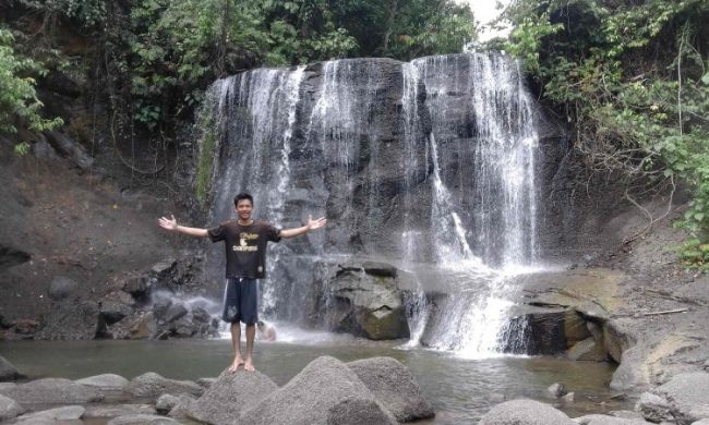 Air Terjun Pantai Salak via Rahadikusuma.blogspotcom, 1. Air Terjun Siluman, 2. Kolam Abadi Langkat, 3. Namu Sira – sira, 4. Pemandian Alam Pantai Florida Langkat, 5. Air Terjun 24 Tingkat, 6. Sungai Bingei, 7. Tangkahan CRU, 8. Air Terjun Pantai Salak, 9. Air Terjun Glugur, 10. Bukit Lawang Ecotourusm & Ecoproject, 11. Air Terjun Saringgana, 12. Sungai Landak Bahorok, 13. Air Panas Simolap, 14. Pemandian Lau Kulap, 15. Rumah Pohon Habitat, 16. The Yo’s Hill, 17. Air Terjun Tongkat, 18. Air Terjun Teroh – Teroh, 19. Wisata Pulau Sembilan, 20. Air Terjun Lau Berte, 21. Penatapan Pamah Simelir, 22. Wisata Mangrove Lubuk Kertang, 23. One Heart Hill, 24. Bat Cave Bukit Lawang, 25. Kuil Shri Raja Rajeshwari Amman Kovil, 26. Gua Batu Payung, 27. Gua Gong, 28. Air Terjun Jodoh Semelir, 29. Kawasan Wisata Batu Katak, 30. Arung Jeram Sungai Binjai, 31. Air Terjun Lau Bengaru, 32. Puncak Akui, 33. Kolam Wak Jowo, 34. Selang Pangeran, 35. Goa Pintu Air Langkat, 36. Pantai Pasir Hitam Kwala Gebang, 37. Masjid Azizi Tanjung Pura, 38. Kampung Bali, 39. Pantai 46 Langkat, 40. Bekancan River Langkat, 41. Taman Remaja, 42. Masjid Raya Binjai, 43. Masjid Agung Binjai, 44. Tugu Perjuangan 45, 45. Taman Merdeka, 46. Taman Selfie, 47. Taman Balita, 48. Taman Edukasi
