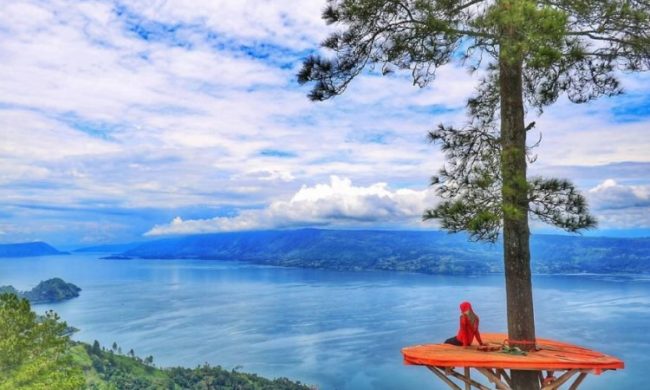 Bukit Simarjarunjung, 1. Pusuk Buhit, 2. Desa Wisata Tomok, 3. Kota Pangururan, 4. Panatapan Parhallow View Point, 5. Tano Ponggol, 6. Pemandian Air Panas Rianiate, 7. Batu Guru, 8. Pantai Sigurgur Resort, 9. Pondok Wisata Lagundri, 10. Pantai Bebas Sukkean, 11. Bukit Beta, 12. Batu Kursi Raja Siallagan, 13. Danau Sidihoni, 14. Pulau Tao, 15. Taman Doa Getsemani, 16. Dermaga Jetty Samosir, 17. Pantai Lumban Parmonangan, 18. Bukit Holbung, 19. Desa Lumban Suhi – suhi, 20. Museum Huta Bolon Simanindo, 21. Puncak Sidiangkat, 22. Air Terjun Situmurun, 23. Bukit Simarjarunjung, 24. Museum Batak, 25. Aek Rangat Pangururan, 26. Lembah Bakkara, 27. Menara Pandang Tele, 28. Museum T.B. Silalahi Center, 29. Bukit Tarabunga, 30. Pantai Meat, 31. Pasar Balige, 32. Jembatan Gantung Tornagodang, 33. Puncak Pakodian, 34. Air Terjun Sialogo, 35. Goa Aek Buangan