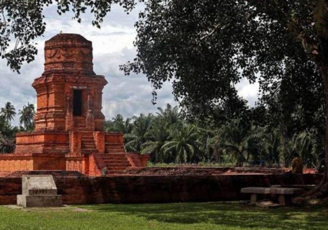 Candi Bahal, 1. Danau Tao, 2. Batu Kapur Paranginan, 3. Air Terjun Siranap, 4. Aek Siraisan, 5. Aek Milas Paringgonan Sibuhuan, 6. Air Terjun Katobung, 7. Desa Bangun Purba, 8. Pasar Sibuhuan, 9. Candi Bahal, 10. Candi Tandihat, 11. Candi Sipamutung, 12. Danau Gayambang, 13. Waterboom Gunung Tua Paluta, 14. Candi Sangkilon, 15. Bendungan Janjimanahan Sil, 16. Aek Hapung, 17. Danau Tasik, 18. Parmata Sapihak, 19. Hutan Lindung Sosopan