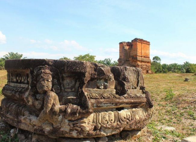 Candi Tandihat, 1. Danau Tao, 2. Batu Kapur Paranginan, 3. Air Terjun Siranap, 4. Aek Siraisan, 5. Aek Milas Paringgonan Sibuhuan, 6. Air Terjun Katobung, 7. Desa Bangun Purba, 8. Pasar Sibuhuan, 9. Candi Bahal, 10. Candi Tandihat, 11. Candi Sipamutung, 12. Danau Gayambang, 13. Waterboom Gunung Tua Paluta, 14. Candi Sangkilon, 15. Bendungan Janjimanahan Sil, 16. Aek Hapung, 17. Danau Tasik, 18. Parmata Sapihak, 19. Hutan Lindung Sosopan