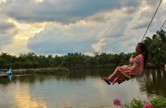 Danau Palas Asri, 1. Danau Laut Tador, 2. Danau Citra Panupalas, 3. Benteng Jepang, 4. Danau Palas Asri, 5. Dogi Park Waterboom Indrapura, 6. Istana Indrapura, 7. Istana Niat Lima Laras, 8. Kubah Datuk Batu Bara, 9. Meriam Nenas Siam, 10. Meriam Simpang Dolok, 11. Pantai Bogak, 12. Pantai Bunga, 13. Pantai Jono, 14. Pulau Pandang, 15. Pantai Wisata Alam Datuk Batu Bara, 16. Pulau Salah Nama, 17. Pantai Sejarah Perupuk, 18. Pemandian Air Panas Sumber Padi, 19. Singapore Land Park Batu Bara, 20. Sumur Bor Simpang Dolok, 21. Masjid Jamik Indra Pura, 22. Kompleks Mesjid Padang Genting, 23. Meriam Datuk Simuangsa 2, 24. Kampung Songket, 25. Pantai Galuh Indah