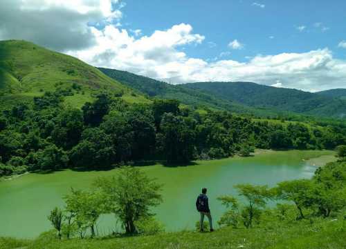 Danau Tao via IG @exploredolan.id, 1. Danau Tao, 2. Batu Kapur Paranginan, 3. Air Terjun Siranap, 4. Aek Siraisan, 5. Aek Milas Paringgonan Sibuhuan, 6. Air Terjun Katobung, 7. Desa Bangun Purba, 8. Pasar Sibuhuan, 9. Candi Bahal, 10. Candi Tandihat, 11. Candi Sipamutung, 12. Danau Gayambang, 13. Waterboom Gunung Tua Paluta, 14. Candi Sangkilon, 15. Bendungan Janjimanahan Sil, 16. Aek Hapung, 17. Danau Tasik, 18. Parmata Sapihak, 19. Hutan Lindung Sosopan