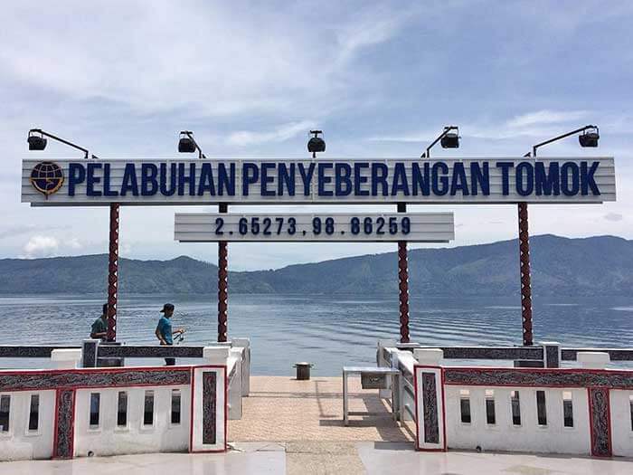 Desa Wisata Tomok via IG @pokok_kelapa, 1. Pusuk Buhit, 2. Desa Wisata Tomok, 3. Kota Pangururan, 4. Panatapan Parhallow View Point, 5. Tano Ponggol, 6. Pemandian Air Panas Rianiate, 7. Batu Guru, 8. Pantai Sigurgur Resort, 9. Pondok Wisata Lagundri, 10. Pantai Bebas Sukkean, 11. Bukit Beta, 12. Batu Kursi Raja Siallagan, 13. Danau Sidihoni, 14. Pulau Tao, 15. Taman Doa Getsemani, 16. Dermaga Jetty Samosir, 17. Pantai Lumban Parmonangan, 18. Bukit Holbung, 19. Desa Lumban Suhi – suhi, 20. Museum Huta Bolon Simanindo, 21. Puncak Sidiangkat, 22. Air Terjun Situmurun, 23. Bukit Simarjarunjung, 24. Museum Batak, 25. Aek Rangat Pangururan, 26. Lembah Bakkara, 27. Menara Pandang Tele, 28. Museum T.B. Silalahi Center, 29. Bukit Tarabunga, 30. Pantai Meat, 31. Pasar Balige, 32. Jembatan Gantung Tornagodang, 33. Puncak Pakodian, 34. Air Terjun Sialogo, 35. Goa Aek Buangan