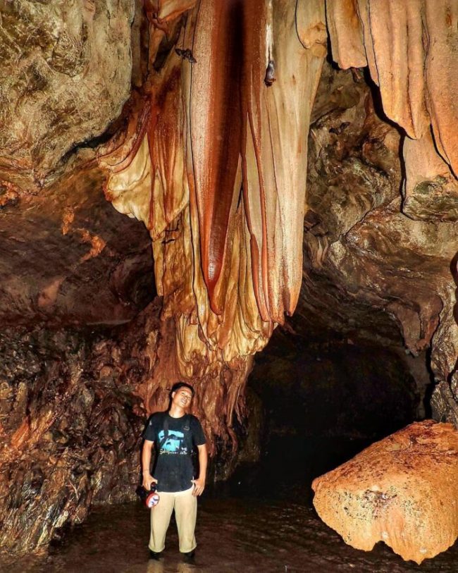 Goa Pintu Air Langkat via IG @aye_bahorok, 1. Air Terjun Siluman, 2. Kolam Abadi Langkat, 3. Namu Sira – sira, 4. Pemandian Alam Pantai Florida Langkat, 5. Air Terjun 24 Tingkat, 6. Sungai Bingei, 7. Tangkahan CRU, 8. Air Terjun Pantai Salak, 9. Air Terjun Glugur, 10. Bukit Lawang Ecotourusm & Ecoproject, 11. Air Terjun Saringgana, 12. Sungai Landak Bahorok, 13. Air Panas Simolap, 14. Pemandian Lau Kulap, 15. Rumah Pohon Habitat, 16. The Yo’s Hill, 17. Air Terjun Tongkat, 18. Air Terjun Teroh – Teroh, 19. Wisata Pulau Sembilan, 20. Air Terjun Lau Berte, 21. Penatapan Pamah Simelir, 22. Wisata Mangrove Lubuk Kertang, 23. One Heart Hill, 24. Bat Cave Bukit Lawang, 25. Kuil Shri Raja Rajeshwari Amman Kovil, 26. Gua Batu Payung, 27. Gua Gong, 28. Air Terjun Jodoh Semelir, 29. Kawasan Wisata Batu Katak, 30. Arung Jeram Sungai Binjai, 31. Air Terjun Lau Bengaru, 32. Puncak Akui, 33. Kolam Wak Jowo, 34. Selang Pangeran, 35. Goa Pintu Air Langkat, 36. Pantai Pasir Hitam Kwala Gebang, 37. Masjid Azizi Tanjung Pura, 38. Kampung Bali, 39. Pantai 46 Langkat, 40. Bekancan River Langkat, 41. Taman Remaja, 42. Masjid Raya Binjai, 43. Masjid Agung Binjai, 44. Tugu Perjuangan 45, 45. Taman Merdeka, 46. Taman Selfie, 47. Taman Balita, 48. Taman Edukasi