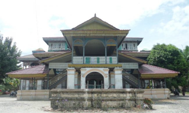 Istana Niat Lima Laras, 1. Danau Laut Tador, 2. Danau Citra Panupalas, 3. Benteng Jepang, 4. Danau Palas Asri, 5. Dogi Park Waterboom Indrapura, 6. Istana Indrapura, 7. Istana Niat Lima Laras, 8. Kubah Datuk Batu Bara, 9. Meriam Nenas Siam, 10. Meriam Simpang Dolok, 11. Pantai Bogak, 12. Pantai Bunga, 13. Pantai Jono, 14. Pulau Pandang, 15. Pantai Wisata Alam Datuk Batu Bara, 16. Pulau Salah Nama, 17. Pantai Sejarah Perupuk, 18. Pemandian Air Panas Sumber Padi, 19. Singapore Land Park Batu Bara, 20. Sumur Bor Simpang Dolok, 21. Masjid Jamik Indra Pura, 22. Kompleks Mesjid Padang Genting, 23. Meriam Datuk Simuangsa 2, 24. Kampung Songket, 25. Pantai Galuh Indah