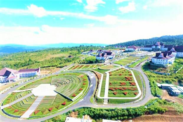 Kantor Bupati Tapanuli Selatan via Sindonews, 1. Wisata Air Parsariran, 2. Danau Siais, 3. Aek Sijorni, 4. Gunung Sibual – Buali, 5. Bukit Tor Simago – Mago, 6. Air Terjun Silima – lima, 7. Pemandian Air Panas Aek Nabara, 8. Air Terjun Sisundung Parsalakan, 9. Air Terjun Aek Malakkut, 10. Aek Sabaon, 11. Danau Marsabut, 12. Air Terjun Sisoma, 13. Benteng Huraba, 14. Pantai Muara Upu, 15. Cekdam Pargarutan, 16. Kantor Bupati Tapanuli Selatan, 17. Air Terjun Siborpa, 18. Puncak Tunggal Birong, 19. Sampuran Damparan, 20. Tor Simago – mago