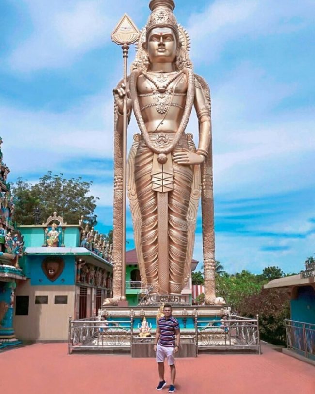 Kuil Shri Raja Rajeshwari Amman Kovil via IG @thomasgintingsoeka, 1. Air Terjun Siluman, 2. Kolam Abadi Langkat, 3. Namu Sira – sira, 4. Pemandian Alam Pantai Florida Langkat, 5. Air Terjun 24 Tingkat, 6. Sungai Bingei, 7. Tangkahan CRU, 8. Air Terjun Pantai Salak, 9. Air Terjun Glugur, 10. Bukit Lawang Ecotourusm & Ecoproject, 11. Air Terjun Saringgana, 12. Sungai Landak Bahorok, 13. Air Panas Simolap, 14. Pemandian Lau Kulap, 15. Rumah Pohon Habitat, 16. The Yo’s Hill, 17. Air Terjun Tongkat, 18. Air Terjun Teroh – Teroh, 19. Wisata Pulau Sembilan, 20. Air Terjun Lau Berte, 21. Penatapan Pamah Simelir, 22. Wisata Mangrove Lubuk Kertang, 23. One Heart Hill, 24. Bat Cave Bukit Lawang, 25. Kuil Shri Raja Rajeshwari Amman Kovil, 26. Gua Batu Payung, 27. Gua Gong, 28. Air Terjun Jodoh Semelir, 29. Kawasan Wisata Batu Katak, 30. Arung Jeram Sungai Binjai, 31. Air Terjun Lau Bengaru, 32. Puncak Akui, 33. Kolam Wak Jowo, 34. Selang Pangeran, 35. Goa Pintu Air Langkat, 36. Pantai Pasir Hitam Kwala Gebang, 37. Masjid Azizi Tanjung Pura, 38. Kampung Bali, 39. Pantai 46 Langkat, 40. Bekancan River Langkat, 41. Taman Remaja, 42. Masjid Raya Binjai, 43. Masjid Agung Binjai, 44. Tugu Perjuangan 45, 45. Taman Merdeka, 46. Taman Selfie, 47. Taman Balita, 48. Taman Edukasi