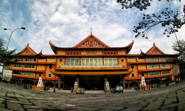 Maha Vihara Maitreya via Instanbooking - Tempat Wisata Di Deli Serdang, 1. Air Terjun Tanjung Raja, 2. Danau Linting, 3. Gua dan Air Panas Penen, 4. Air Terjun Terunggang, 5. Armaya Wisata Alam, 6. Pantai Salju, 7. Taman The Le Hu Garden, 8. Dusun Kreatif Deli Serdang, 9. Siba Island, 10. Waterpark Bima Utomo Internasional, 11. Wisata Green Hill City Sibolangit, 12. Air Terjun Sampuren Putih, 13. Air Terjun Pelangi Indah, 14. Taman Buah Lubuk Pakam, 15. Air Terjun dan Lembah Loknya, 16. Air Terjun Betala, 17. Air Terjun Dua Warna, 18. Kolam Dewi, 19. Posko Air Terjun Satu Hati, 20. Vihara Vimalakirti, 21. Bumi Perkemahan Pramuka Sibolangit, 22. Tugu Pramuka, 23. Hillpark Sibolangit, 24. Pemandian Alam Karomah, 25. Pemandian Alam Mitra, 26. Training Center Sayum Sabah, 27. Pemandian Alam Tirta Sayum Sabah, 28. T Garden, 29. Hairos Waterpark, 30. Kampung Ladang Outbound, 31. Kota Wisata Jaharun Center, 32. Pemandian Alam Sini Suka Sibiru – biru, 33. Air Terjun Sampuren Putih, 34. Negeri Suah, 35. Kemegahan Bandara Kuala Namu, 36. Martabe Sejahtera Golf Club, 37. Pemandian Alam Lau Sigembur, 38. Taman Rekreasi Dewi Sibolangit, 39. Taman Pramuka, 40. Pantai Muara Indah, 41. Maha Vihara Maitreya, 42. Menikmati Kuliner Bagan Percut
