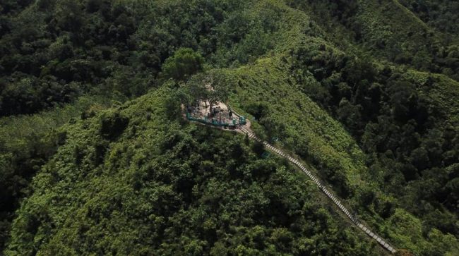 Makam Mahligai dan Makam Papan Tinggi Barus via Detik, 1. Pulau Kalimantung, 2. Wisata Sejarah Titik Nol Islam Nusantara, 3. Pulau Mursala, 4. Pulau Putri, 5. Pulau Pandan, 6. Pantai Kade Tigo Barus, 7. Pulau Poncan, 8. Aek Sijorni, 9. Pantai Sindeas, 10. Pulau Karang, 11. Makam Mahligai dan Makam Papan Tinggi Barus, 12. Pantai Bosur, 13. Pulau Pasir Putih, 14. Pulau Poncang Gadang, 15. Pantai Batu Gajah, 16. Air Terjun Silaklak, 17. Pantai Binasi, 18. Air Terjun Silima-Lima, 19. Pulau Bakar, 20. Air Terjun Sihobuk, 21. Air Terjun Labuan Nasonang, 22. Air Terjun Gorbus