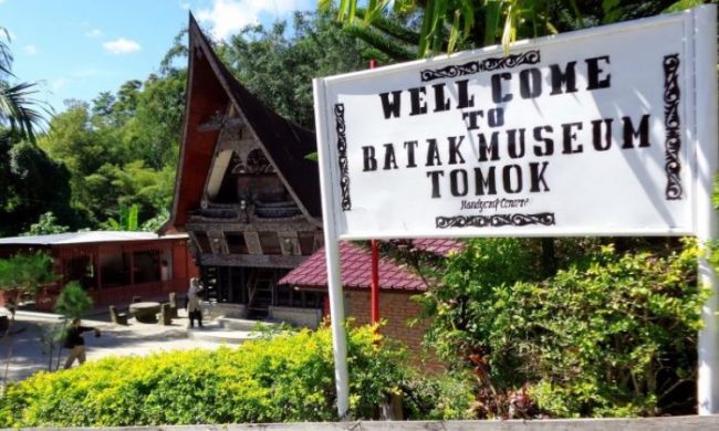 Museum Batak, 1. Pusuk Buhit, 2. Desa Wisata Tomok, 3. Kota Pangururan, 4. Panatapan Parhallow View Point, 5. Tano Ponggol, 6. Pemandian Air Panas Rianiate, 7. Batu Guru, 8. Pantai Sigurgur Resort, 9. Pondok Wisata Lagundri, 10. Pantai Bebas Sukkean, 11. Bukit Beta, 12. Batu Kursi Raja Siallagan, 13. Danau Sidihoni, 14. Pulau Tao, 15. Taman Doa Getsemani, 16. Dermaga Jetty Samosir, 17. Pantai Lumban Parmonangan, 18. Bukit Holbung, 19. Desa Lumban Suhi – suhi, 20. Museum Huta Bolon Simanindo, 21. Puncak Sidiangkat, 22. Air Terjun Situmurun, 23. Bukit Simarjarunjung, 24. Museum Batak, 25. Aek Rangat Pangururan, 26. Lembah Bakkara, 27. Menara Pandang Tele, 28. Museum T.B. Silalahi Center, 29. Bukit Tarabunga, 30. Pantai Meat, 31. Pasar Balige, 32. Jembatan Gantung Tornagodang, 33. Puncak Pakodian, 34. Air Terjun Sialogo, 35. Goa Aek Buangan