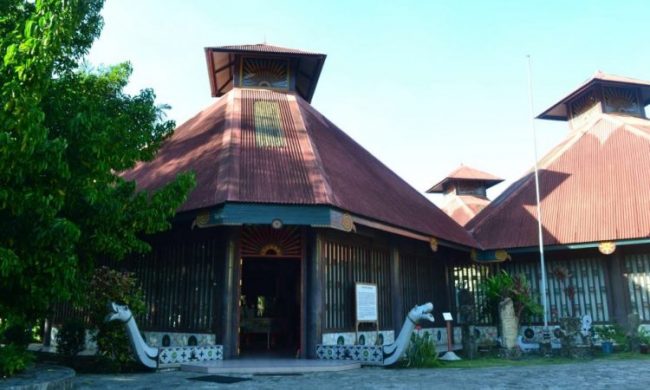 Museum Pusaka Nias - tempat wisata di Nias Barat, 1. Pulau Bogi, 2. Pulau Hamatula, 3. Pulau Hinako, 4. Pulau Asu, 5. Pulau Sirombu, 6. Pantai Ture, 7. Pantai Fadaya, 8. Pantai Fari’i, 9. Pantai Gu’u, 10. Pantai Wazi, 11. Pantai Valaete, 12. Desa Bawomataluo, 13. Desa Lolozirugi, 14. Museum Pusaka Nias, 15. Air Terjun Luaha Ndroi, 16. Batu Megalit , 17. Pulau Herunga, 18. Pulau Imana, 19. Pulau Bawa, 20. Pulau Langu, 21. Desa Sisarahili