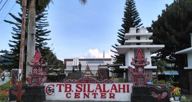 Museum T.B. Silalahi Center, 1. Pusuk Buhit, 2. Desa Wisata Tomok, 3. Kota Pangururan, 4. Panatapan Parhallow View Point, 5. Tano Ponggol, 6. Pemandian Air Panas Rianiate, 7. Batu Guru, 8. Pantai Sigurgur Resort, 9. Pondok Wisata Lagundri, 10. Pantai Bebas Sukkean, 11. Bukit Beta, 12. Batu Kursi Raja Siallagan, 13. Danau Sidihoni, 14. Pulau Tao, 15. Taman Doa Getsemani, 16. Dermaga Jetty Samosir, 17. Pantai Lumban Parmonangan, 18. Bukit Holbung, 19. Desa Lumban Suhi – suhi, 20. Museum Huta Bolon Simanindo, 21. Puncak Sidiangkat, 22. Air Terjun Situmurun, 23. Bukit Simarjarunjung, 24. Museum Batak, 25. Aek Rangat Pangururan, 26. Lembah Bakkara, 27. Menara Pandang Tele, 28. Museum T.B. Silalahi Center, 29. Bukit Tarabunga, 30. Pantai Meat, 31. Pasar Balige, 32. Jembatan Gantung Tornagodang, 33. Puncak Pakodian, 34. Air Terjun Sialogo, 35. Goa Aek Buangan