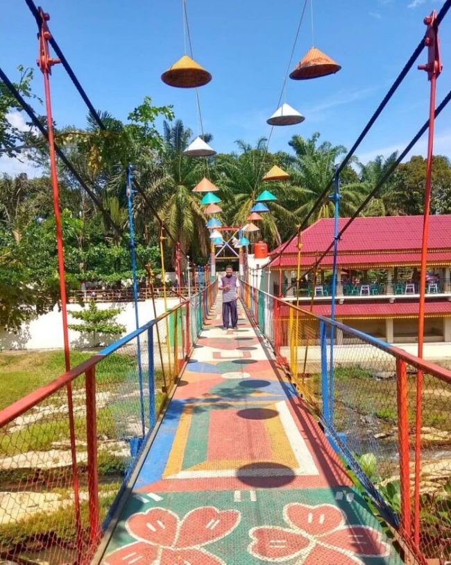 Pantai 46 Langkat via IG @mr.al_official90, 1. Air Terjun Siluman, 2. Kolam Abadi Langkat, 3. Namu Sira – sira, 4. Pemandian Alam Pantai Florida Langkat, 5. Air Terjun 24 Tingkat, 6. Sungai Bingei, 7. Tangkahan CRU, 8. Air Terjun Pantai Salak, 9. Air Terjun Glugur, 10. Bukit Lawang Ecotourusm & Ecoproject, 11. Air Terjun Saringgana, 12. Sungai Landak Bahorok, 13. Air Panas Simolap, 14. Pemandian Lau Kulap, 15. Rumah Pohon Habitat, 16. The Yo’s Hill, 17. Air Terjun Tongkat, 18. Air Terjun Teroh – Teroh, 19. Wisata Pulau Sembilan, 20. Air Terjun Lau Berte, 21. Penatapan Pamah Simelir, 22. Wisata Mangrove Lubuk Kertang, 23. One Heart Hill, 24. Bat Cave Bukit Lawang, 25. Kuil Shri Raja Rajeshwari Amman Kovil, 26. Gua Batu Payung, 27. Gua Gong, 28. Air Terjun Jodoh Semelir, 29. Kawasan Wisata Batu Katak, 30. Arung Jeram Sungai Binjai, 31. Air Terjun Lau Bengaru, 32. Puncak Akui, 33. Kolam Wak Jowo, 34. Selang Pangeran, 35. Goa Pintu Air Langkat, 36. Pantai Pasir Hitam Kwala Gebang, 37. Masjid Azizi Tanjung Pura, 38. Kampung Bali, 39. Pantai 46 Langkat, 40. Bekancan River Langkat, 41. Taman Remaja, 42. Masjid Raya Binjai, 43. Masjid Agung Binjai, 44. Tugu Perjuangan 45, 45. Taman Merdeka, 46. Taman Selfie, 47. Taman Balita, 48. Taman Edukasi