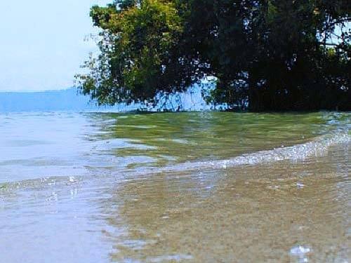 Pantai Bebas Sukkean via FB alfred Mario Gultom, 1. Pusuk Buhit, 2. Desa Wisata Tomok, 3. Kota Pangururan, 4. Panatapan Parhallow View Point, 5. Tano Ponggol, 6. Pemandian Air Panas Rianiate, 7. Batu Guru, 8. Pantai Sigurgur Resort, 9. Pondok Wisata Lagundri, 10. Pantai Bebas Sukkean, 11. Bukit Beta, 12. Batu Kursi Raja Siallagan, 13. Danau Sidihoni, 14. Pulau Tao, 15. Taman Doa Getsemani, 16. Dermaga Jetty Samosir, 17. Pantai Lumban Parmonangan, 18. Bukit Holbung, 19. Desa Lumban Suhi – suhi, 20. Museum Huta Bolon Simanindo, 21. Puncak Sidiangkat, 22. Air Terjun Situmurun, 23. Bukit Simarjarunjung, 24. Museum Batak, 25. Aek Rangat Pangururan, 26. Lembah Bakkara, 27. Menara Pandang Tele, 28. Museum T.B. Silalahi Center, 29. Bukit Tarabunga, 30. Pantai Meat, 31. Pasar Balige, 32. Jembatan Gantung Tornagodang, 33. Puncak Pakodian, 34. Air Terjun Sialogo, 35. Goa Aek Buangan
