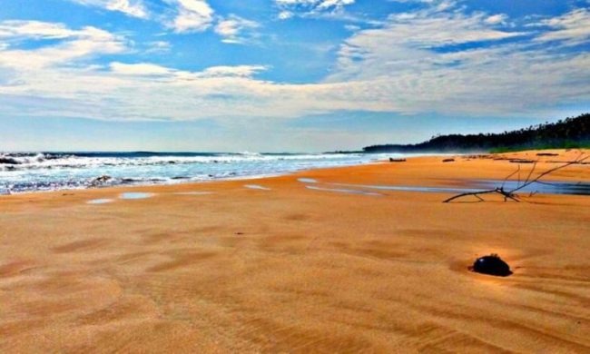 Pantai Gawu Soyo, 1. Pantai Nela, 2. Pantai Pasir Berbisik, 3. Pantai Toyolawa, 4. Pantai Indah Fofola, 5. Pantai Gawu Soyo, 6. Pantai Turelolo, 7. Pulau Panjang, 8. Pulau Wunga Laguna, 9. Air Terjun Enoo, 10. Air Terjun Tuna, 11. Teluk Siabang, 12. Puncak Hili Maziaya , 13. Danau Megoto , 14. Kuburan Keramat Pulau Maose, 15. Kara Sangadulo , 16. Pantai Teluk Bengkuang