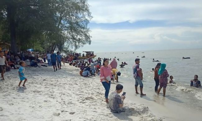 Pantai Klang via Suaraaktual - Tempat Wisata Di Serdang Bedagai, 1. Pulau Berhala, 2. Pantai Pondok Permai, 3. Pantai Mutiara Indah, 4. Air Terjun Sempuran Widuri, 5. Pantai Cermin, 6. Pantai Klang, 7. Kampoeng Nipah, 8. Pantai Cermin Theme Park, 9. Pemandian Batu Nongol, 10. Ancol Arum Jeram, 11. Pantai Romantis, 12. Romance Padi, 13. Pasar Bengkel, 14. Pantai Gudang Garam, 15. Pantai Sri Mersing, 16. Kampung Bali Serdang Bedagai, 17. Sipispis Arung Jeram, 18. Pantai Mangrove, 19. Pantai Bali Lestari, 20. Pantai Cemara Kembar, 21. Pantai Kuala Putri, 22. Pantai Sentang