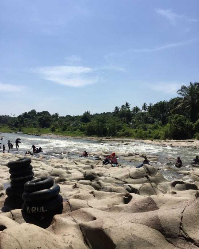 Pantai Salju via IG @ciptasurahva, 1. Air Terjun Tanjung Raja, 2. Danau Linting, 3. Gua dan Air Panas Penen, 4. Air Terjun Terunggang, 5. Armaya Wisata Alam, 6. Pantai Salju, 7. Taman The Le Hu Garden, 8. Dusun Kreatif Deli Serdang, 9. Siba Island, 10. Waterpark Bima Utomo Internasional, 11. Wisata Green Hill City Sibolangit, 12. Air Terjun Sampuren Putih, 13. Air Terjun Pelangi Indah, 14. Taman Buah Lubuk Pakam, 15. Air Terjun dan Lembah Loknya, 16. Air Terjun Betala, 17. Air Terjun Dua Warna, 18. Kolam Dewi, 19. Posko Air Terjun Satu Hati, 20. Vihara Vimalakirti, 21. Bumi Perkemahan Pramuka Sibolangit, 22. Tugu Pramuka, 23. Hillpark Sibolangit, 24. Pemandian Alam Karomah, 25. Pemandian Alam Mitra, 26. Training Center Sayum Sabah, 27. Pemandian Alam Tirta Sayum Sabah, 28. T Garden, 29. Hairos Waterpark, 30. Kampung Ladang Outbound, 31. Kota Wisata Jaharun Center, 32. Pemandian Alam Sini Suka Sibiru – biru, 33. Air Terjun Sampuren Putih, 34. Negeri Suah, 35. Kemegahan Bandara Kuala Namu, 36. Martabe Sejahtera Golf Club, 37. Pemandian Alam Lau Sigembur, 38. Taman Rekreasi Dewi Sibolangit, 39. Taman Pramuka, 40. Pantai Muara Indah, 41. Maha Vihara Maitreya, 42. Menikmati Kuliner Bagan Percut
