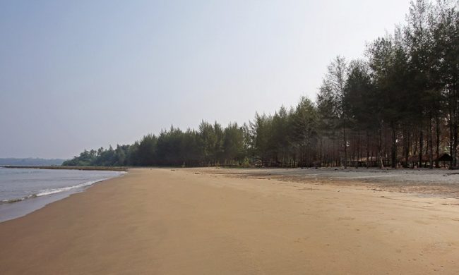 Pantai Pasir Berbisik via Northniastourism, 1. Pantai Nela, 2. Pantai Pasir Berbisik, 3. Pantai Toyolawa, 4. Pantai Indah Fofola, 5. Pantai Gawu Soyo, 6. Pantai Turelolo, 7. Pulau Panjang, 8. Pulau Wunga Laguna, 9. Air Terjun Enoo, 10. Air Terjun Tuna, 11. Teluk Siabang, 12. Puncak Hili Maziaya , 13. Danau Megoto , 14. Kuburan Keramat Pulau Maose, 15. Kara Sangadulo , 16. Pantai Teluk Bengkuang