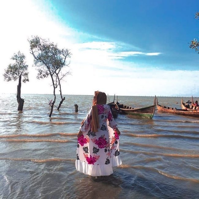 Pantai Pasir Hitam Kwala Gebang via IG @andiniagstna_, 1. Air Terjun Siluman, 2. Kolam Abadi Langkat, 3. Namu Sira – sira, 4. Pemandian Alam Pantai Florida Langkat, 5. Air Terjun 24 Tingkat, 6. Sungai Bingei, 7. Tangkahan CRU, 8. Air Terjun Pantai Salak, 9. Air Terjun Glugur, 10. Bukit Lawang Ecotourusm & Ecoproject, 11. Air Terjun Saringgana, 12. Sungai Landak Bahorok, 13. Air Panas Simolap, 14. Pemandian Lau Kulap, 15. Rumah Pohon Habitat, 16. The Yo’s Hill, 17. Air Terjun Tongkat, 18. Air Terjun Teroh – Teroh, 19. Wisata Pulau Sembilan, 20. Air Terjun Lau Berte, 21. Penatapan Pamah Simelir, 22. Wisata Mangrove Lubuk Kertang, 23. One Heart Hill, 24. Bat Cave Bukit Lawang, 25. Kuil Shri Raja Rajeshwari Amman Kovil, 26. Gua Batu Payung, 27. Gua Gong, 28. Air Terjun Jodoh Semelir, 29. Kawasan Wisata Batu Katak, 30. Arung Jeram Sungai Binjai, 31. Air Terjun Lau Bengaru, 32. Puncak Akui, 33. Kolam Wak Jowo, 34. Selang Pangeran, 35. Goa Pintu Air Langkat, 36. Pantai Pasir Hitam Kwala Gebang, 37. Masjid Azizi Tanjung Pura, 38. Kampung Bali, 39. Pantai 46 Langkat, 40. Bekancan River Langkat, 41. Taman Remaja, 42. Masjid Raya Binjai, 43. Masjid Agung Binjai, 44. Tugu Perjuangan 45, 45. Taman Merdeka, 46. Taman Selfie, 47. Taman Balita, 48. Taman Edukasi