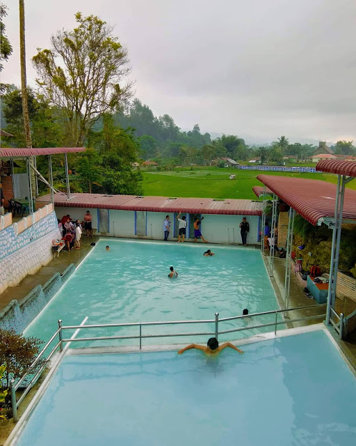 Pemandian Air Panas Hutabarat via IG @jvsitungkir - tempat wisata di tapanuli utara, 1. Salib Kasih, 2. Pemandian Air Soda Parbubu, 3. Kawah Sipoholon, 4. Situs Hindu Hopong, 5. Muara Nauli, 6. Tugu Toga Aritonang, 7. Huta Ginjang, 8. Bukit Doa, 9. Pulau Sibandang, 10. Pemandian Air Panas Tamaro, 11. Istana Sisingamangaraja XII, 12. Pemandian Air Panas Sipoholon, 13. Monumen Si Raja Panggabean, 14. Sopo Partungkoan, 15. Gereja HKBP Dame Saitnihuta, 16. Pondok Wisata Rumah Kapal, 17. Air Terjun Sampuran, 18. Pemandian Air Panas Hutabarat