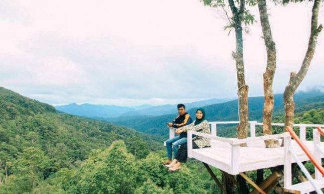 Puncak Sidiangkat via Masihbaru, 1. Danau Sicike Cikex, 2. Rumah Adat Pakpak, 3. Pemandian Lau Timah, 4. Tao Silalahi, 5. Bukit Siadtaratas, 6. Tigalingga , 7. Puncak Sidiangkat, 8. Taman Wisata Iman Sitinjo, 9. Parhonasan Daihonas Lae Parira, 10. Sungai Lau Renun, 11. Aek Sipaulak Hosa Loja, 12. Air Terjun Lae Pendaroh, 13. Pantai Lala, 14. Tugu Silahi Sabungan, 15. Pantai Silalahi, 16. Letter Z, 17. Gedung Nasional Djauli Manik, 18. Air Terjun Lau Baski, 19. Kolam Renang Cinandung Mbulan
