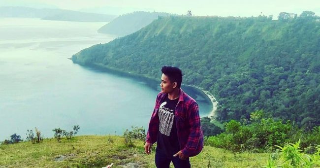 Puncak Pakodian via IG @bg_paradianbaja, 1. Pusuk Buhit, 2. Desa Wisata Tomok, 3. Kota Pangururan, 4. Panatapan Parhallow View Point, 5. Tano Ponggol, 6. Pemandian Air Panas Rianiate, 7. Batu Guru, 8. Pantai Sigurgur Resort, 9. Pondok Wisata Lagundri, 10. Pantai Bebas Sukkean, 11. Bukit Beta, 12. Batu Kursi Raja Siallagan, 13. Danau Sidihoni, 14. Pulau Tao, 15. Taman Doa Getsemani, 16. Dermaga Jetty Samosir, 17. Pantai Lumban Parmonangan, 18. Bukit Holbung, 19. Desa Lumban Suhi – suhi, 20. Museum Huta Bolon Simanindo, 21. Puncak Sidiangkat, 22. Air Terjun Situmurun, 23. Bukit Simarjarunjung, 24. Museum Batak, 25. Aek Rangat Pangururan, 26. Lembah Bakkara, 27. Menara Pandang Tele, 28. Museum T.B. Silalahi Center, 29. Bukit Tarabunga, 30. Pantai Meat, 31. Pasar Balige, 32. Jembatan Gantung Tornagodang, 33. Puncak Pakodian, 34. Air Terjun Sialogo, 35. Goa Aek Buangan