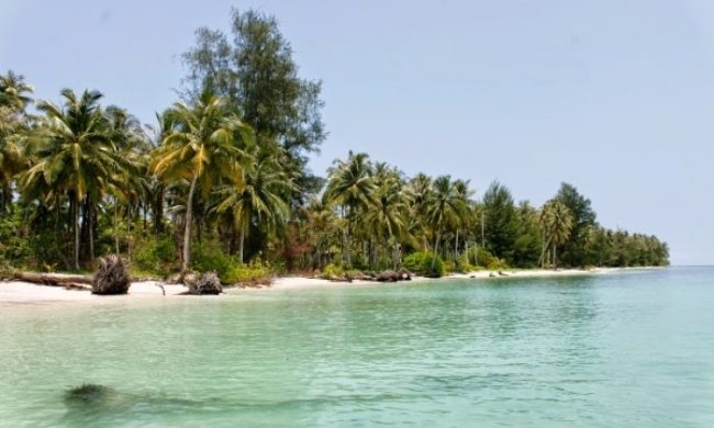 Pulau Karang via mashur-sirfamilyn.blogspotcom, 1. Pulau Kalimantung, 2. Wisata Sejarah Titik Nol Islam Nusantara, 3. Pulau Mursala, 4. Pulau Putri, 5. Pulau Pandan, 6. Pantai Kade Tigo Barus, 7. Pulau Poncan, 8. Aek Sijorni, 9. Pantai Sindeas, 10. Pulau Karang, 11. Makam Mahligai dan Makam Papan Tinggi Barus, 12. Pantai Bosur, 13. Pulau Pasir Putih, 14. Pulau Poncang Gadang, 15. Pantai Batu Gajah, 16. Air Terjun Silaklak, 17. Pantai Binasi, 18. Air Terjun Silima-Lima, 19. Pulau Bakar, 20. Air Terjun Sihobuk, 21. Air Terjun Labuan Nasonang, 22. Air Terjun Gorbus