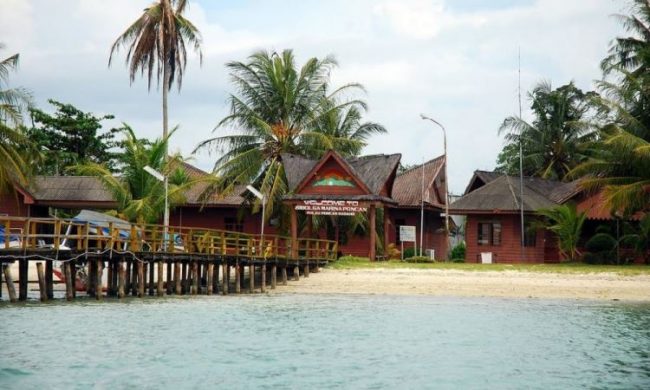 Pulau Poncan - Tempat Wisata Di Tapanuli Tengah, 1. Pulau Kalimantung, 2. Wisata Sejarah Titik Nol Islam Nusantara, 3. Pulau Mursala, 4. Pulau Putri, 5. Pulau Pandan, 6. Pantai Kade Tigo Barus, 7. Pulau Poncan, 8. Aek Sijorni, 9. Pantai Sindeas, 10. Pulau Karang, 11. Makam Mahligai dan Makam Papan Tinggi Barus, 12. Pantai Bosur, 13. Pulau Pasir Putih, 14. Pulau Poncang Gadang, 15. Pantai Batu Gajah, 16. Air Terjun Silaklak, 17. Pantai Binasi, 18. Air Terjun Silima-Lima, 19. Pulau Bakar, 20. Air Terjun Sihobuk, 21. Air Terjun Labuan Nasonang, 22. Air Terjun Gorbus