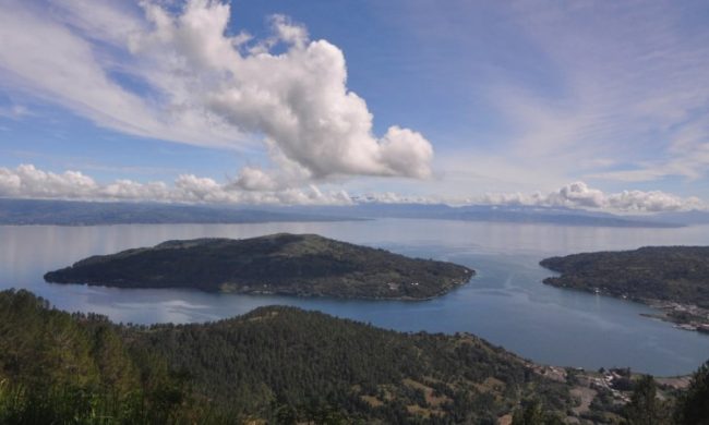 Pulau Sibandang, 1. Salib Kasih, 2. Pemandian Air Soda Parbubu, 3. Kawah Sipoholon, 4. Situs Hindu Hopong, 5. Muara Nauli, 6. Tugu Toga Aritonang, 7. Huta Ginjang, 8. Bukit Doa, 9. Pulau Sibandang, 10. Pemandian Air Panas Tamaro, 11. Istana Sisingamangaraja XII, 12. Pemandian Air Panas Sipoholon, 13. Monumen Si Raja Panggabean, 14. Sopo Partungkoan, 15. Gereja HKBP Dame Saitnihuta, 16. Pondok Wisata Rumah Kapal, 17. Air Terjun Sampuran, 18. Pemandian Air Panas Hutabarat